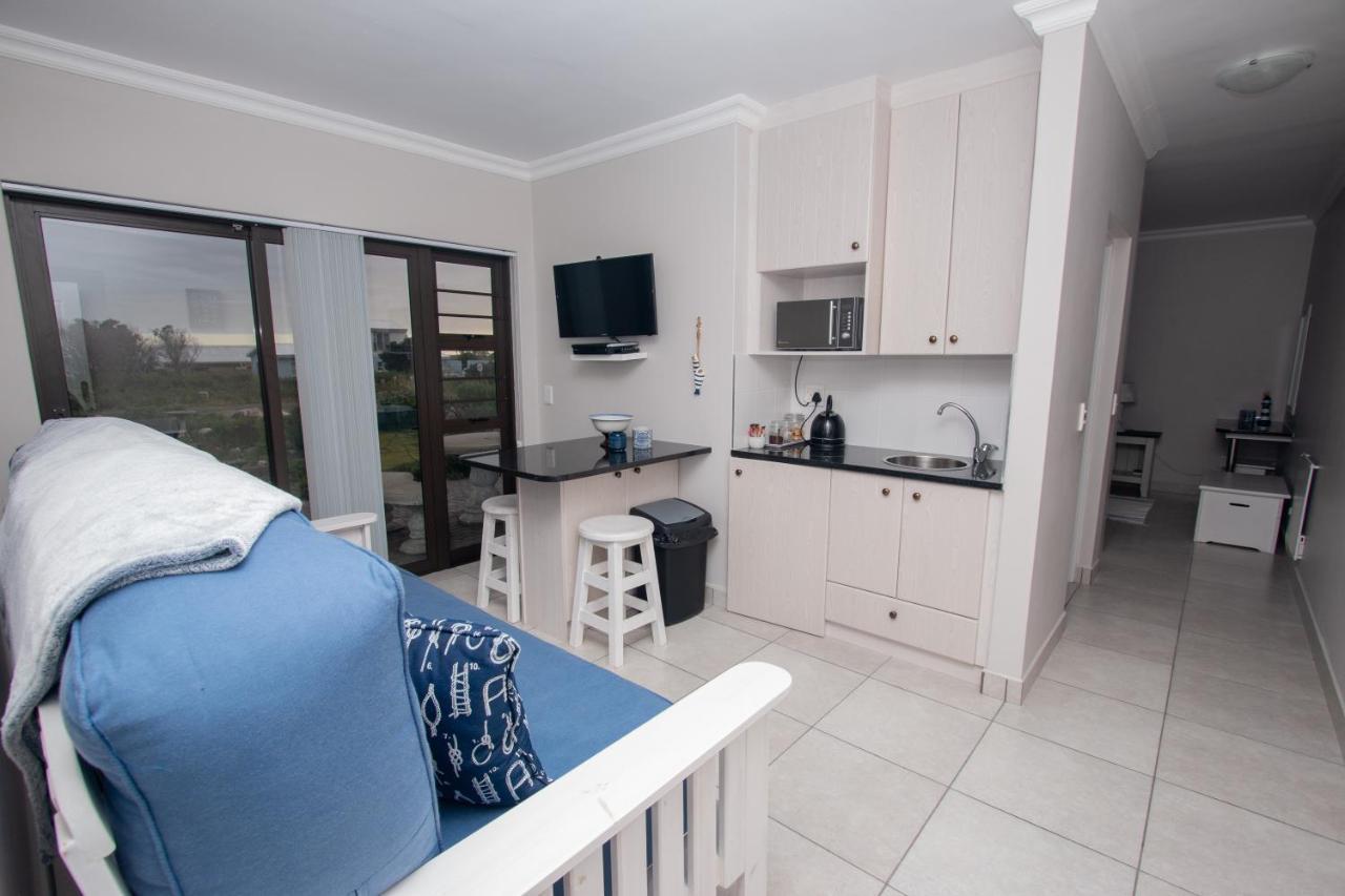 Van Den Berg'S Guesthouse Bettyʼs Bay Extérieur photo