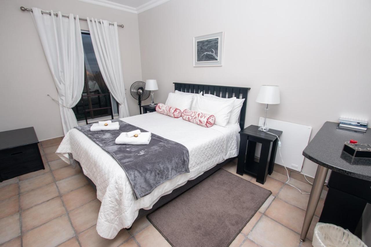 Van Den Berg'S Guesthouse Bettyʼs Bay Extérieur photo